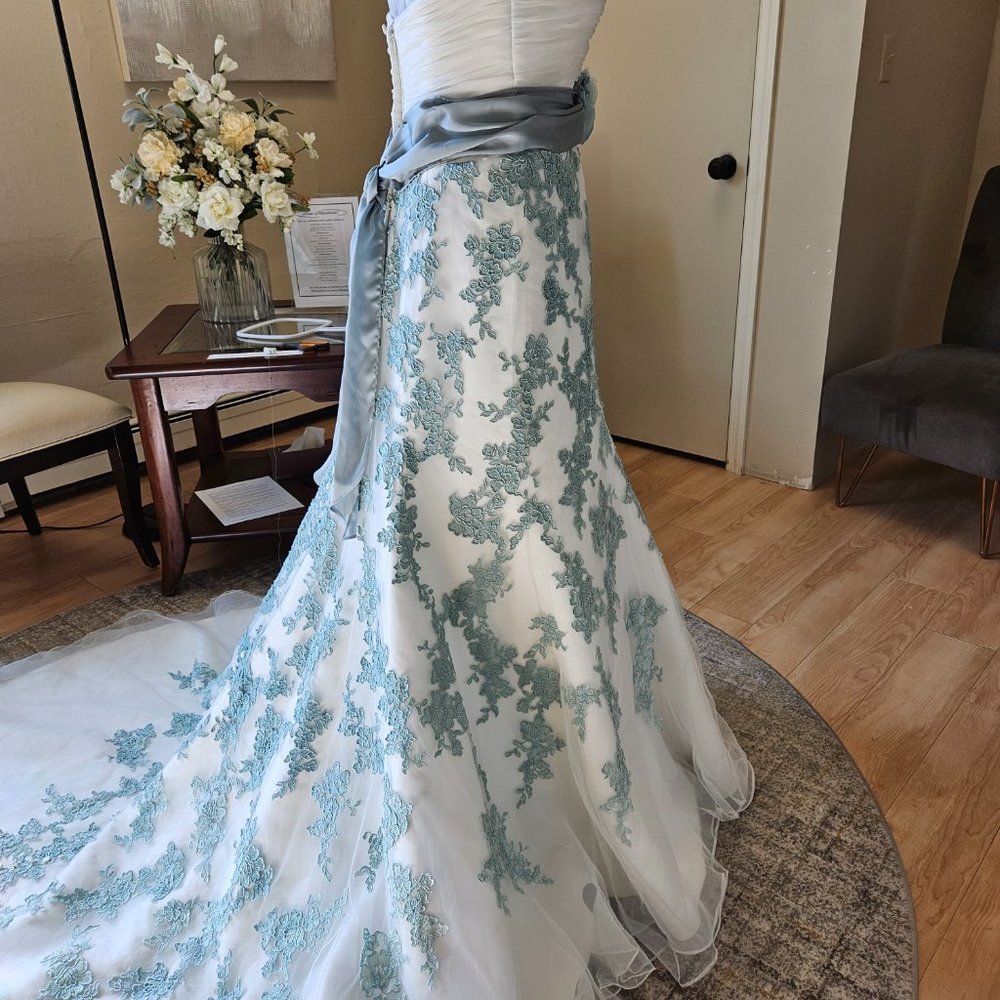 SIZE 6 ivory Allure Bridals HAND DYED wedding gown in Moss Green on ivory - Picture 9 of 11